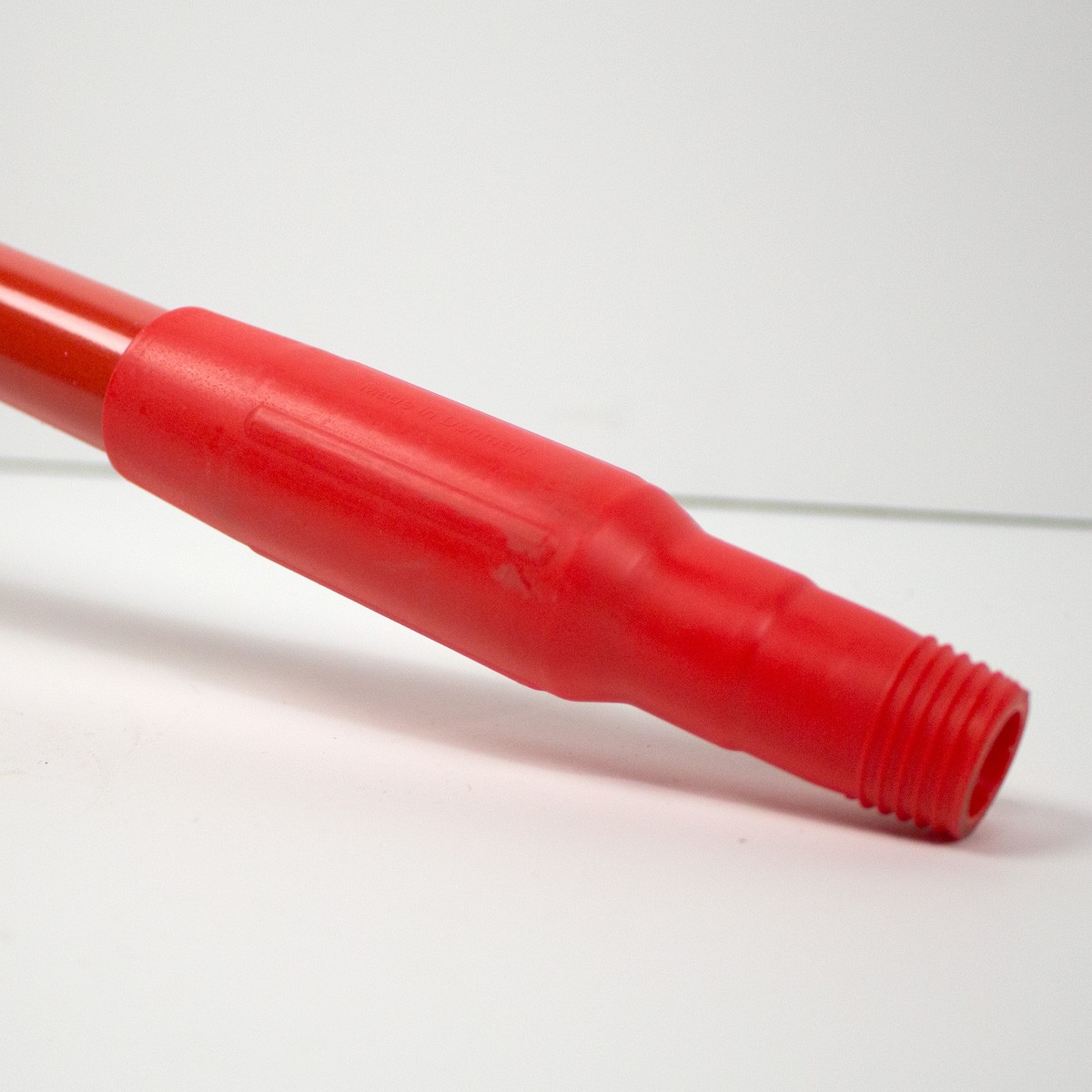UltraSourc Threaded Fiberglass Brush//Broom Handle Red 48